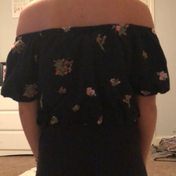 American Eagle Off the Shoulder Top - Picture 2 of 3